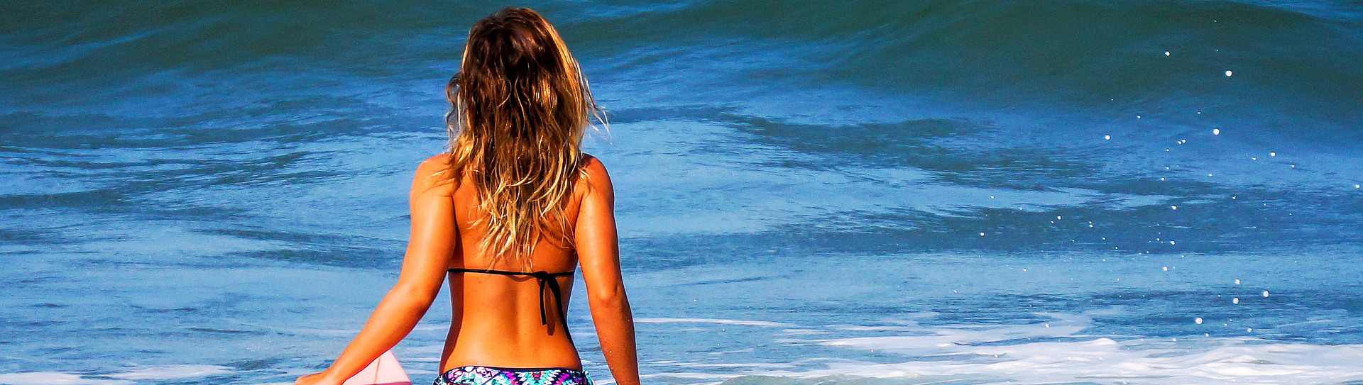 Luce una piel dorada y un bronceado sin marcas